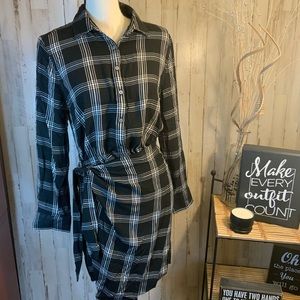Untuck it ladies button down dress with a wrap/skirt look. Size 12